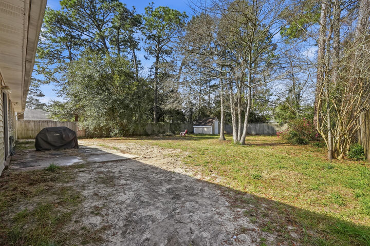 Property Photo:  910 Nutmeg Avenue  FL 32578 