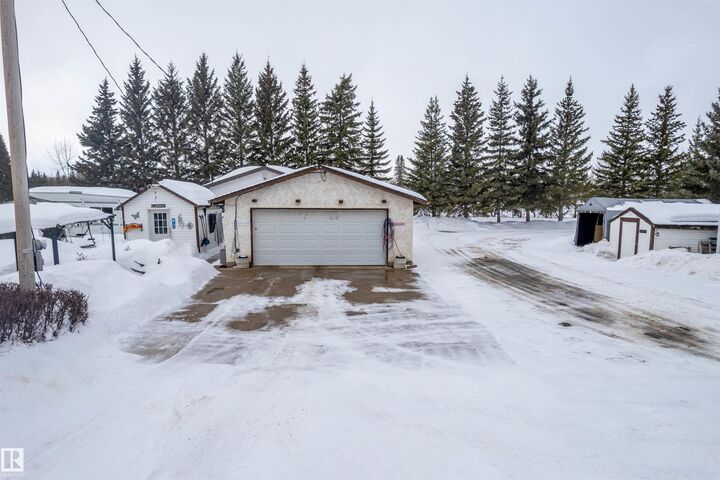 Property Photo:  3814 50 Street  AB T0A 3C0 