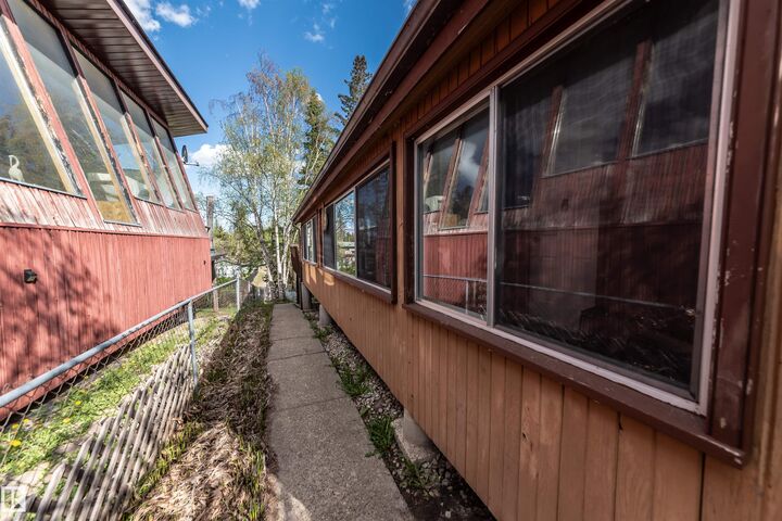 Property Photo:  1621 Marine Crescent  AB T0E 0A2 