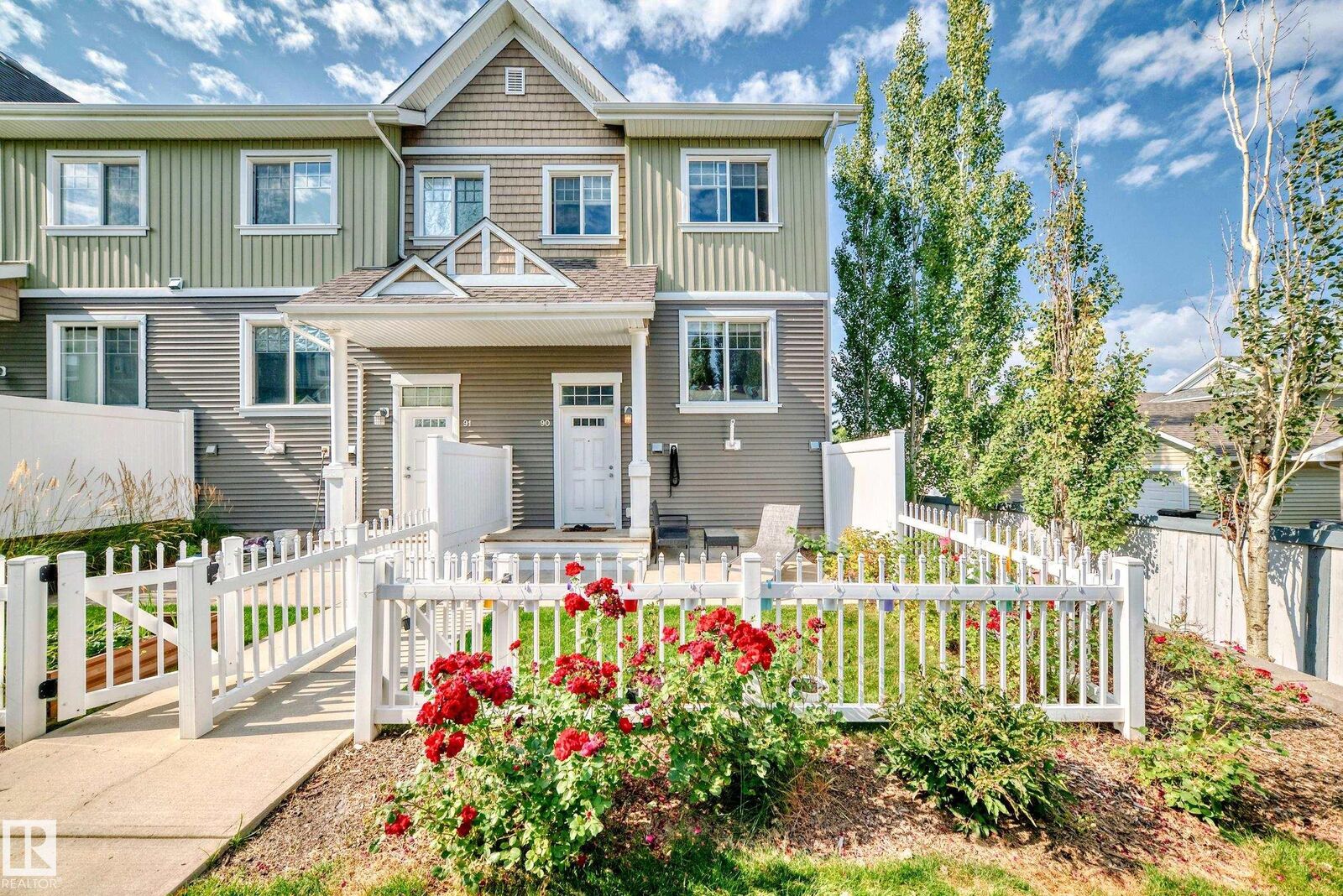 Property Photo: 4050 Savaryn Drive SW 90 AB T6X 1R8