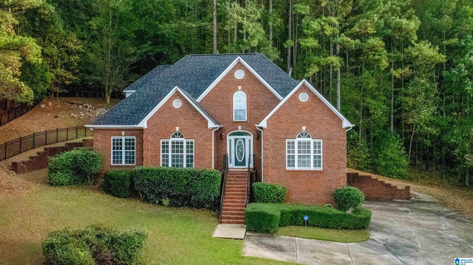 Property Photo:  135 Windsor Lane  AL 35124 