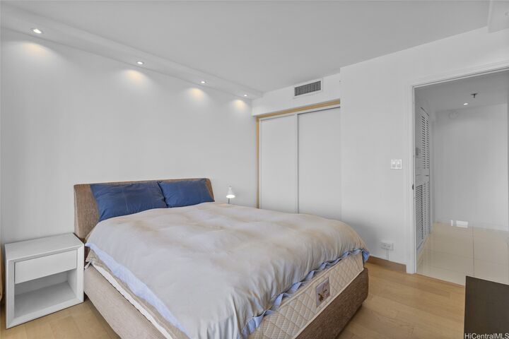 Property Photo: 583 Kamoku Street Dh/2807 HI 96826