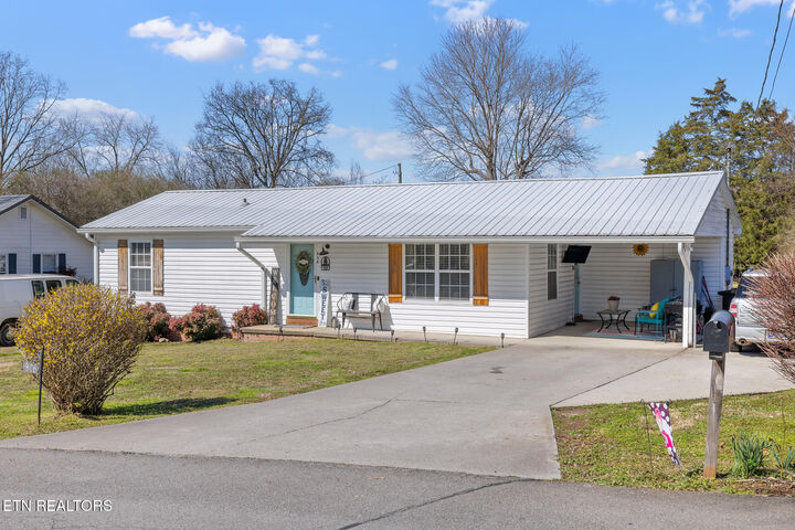 Property Photo: 906 Boaz St TN 37303