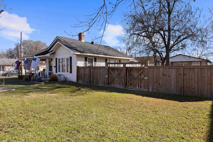 Property Photo: 217 N Montgomery St. TX 75644