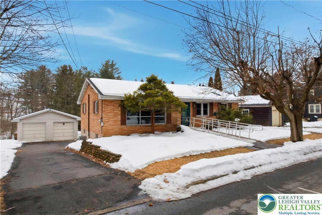 Property Photo:  463 Linden Street  PA 18036 