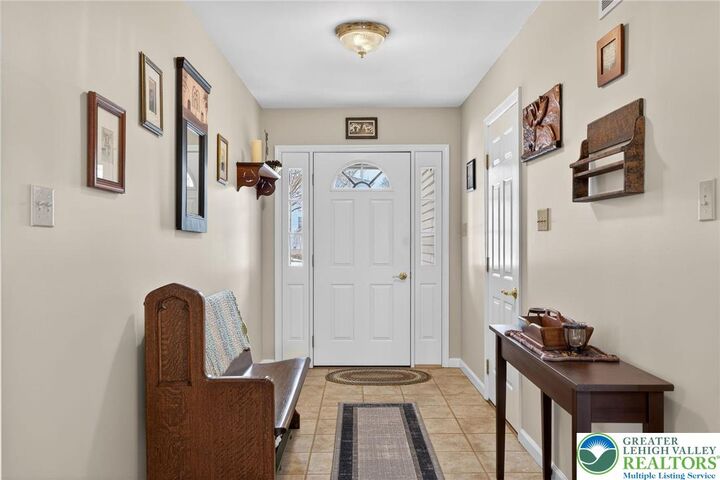 Property Photo:  1060 Macoby Creek Way  PA 18073 