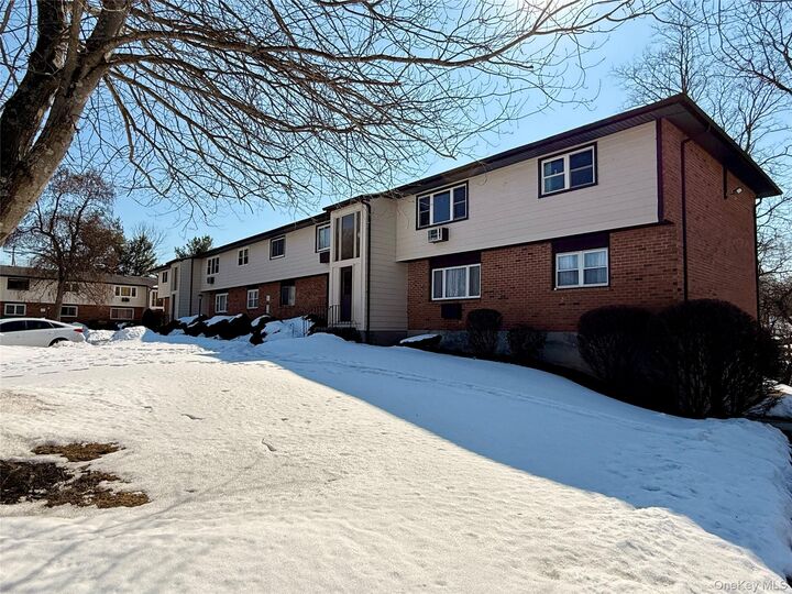 Property Photo:  606 Parr Meadow Drive 6F  NY 12550 