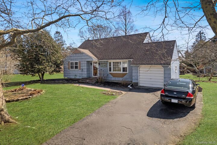 Property Photo:  8 Beverly Lane  NY 11940 