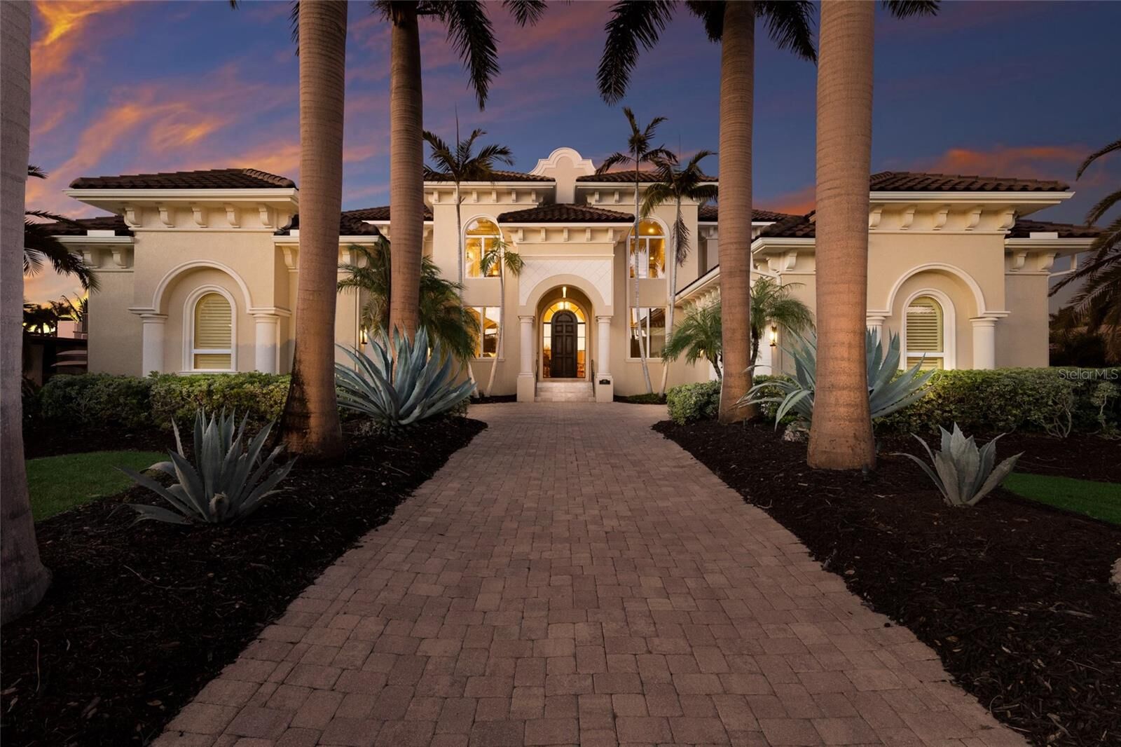 Property Photo: 617 N Owl Drive FL 34236