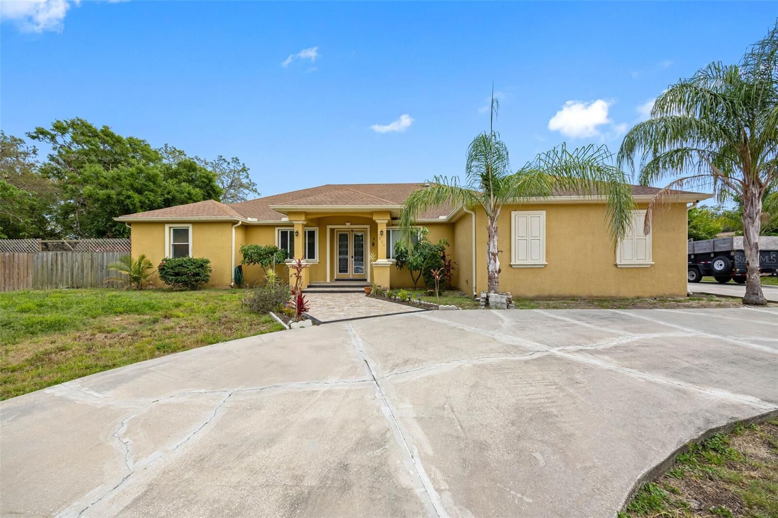 Property Photo:  534 Berkley Avenue  FL 34689 