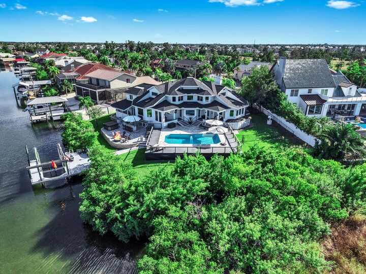 Property Photo: 945 Bunker View Drive FL 33572