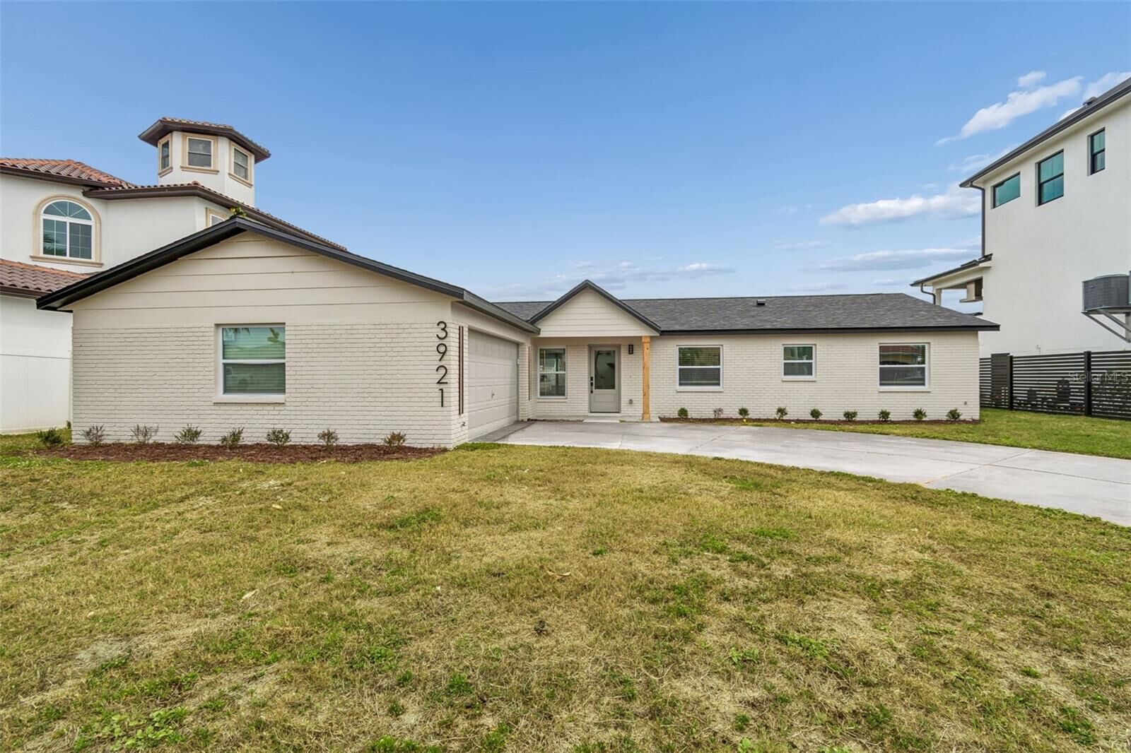 Property Photo:  3921 Versailles Drive  FL 33634 