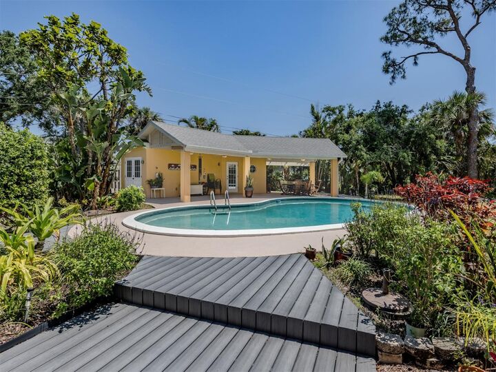 Property Photo: 337 Harbor Drive S FL 34285