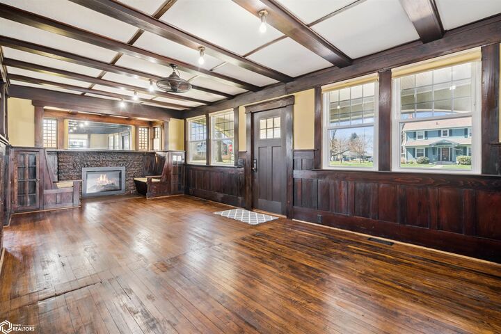 Property Photo:  1038 S Starr Avenue  IA 52601 