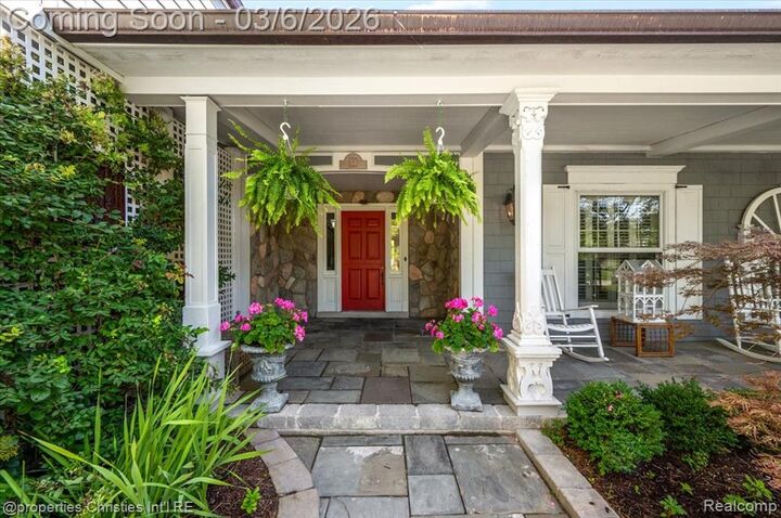 Property Photo:  275 Barden Road  MI 48304 2710 