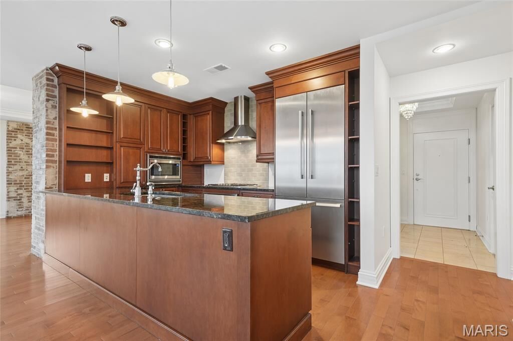 Property Photo: 232 N Kingshighway Boulevard 1209 MO 63108