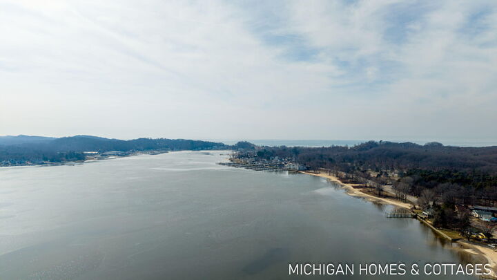 Property Photo:  2012 Lake Street  MI 49424 