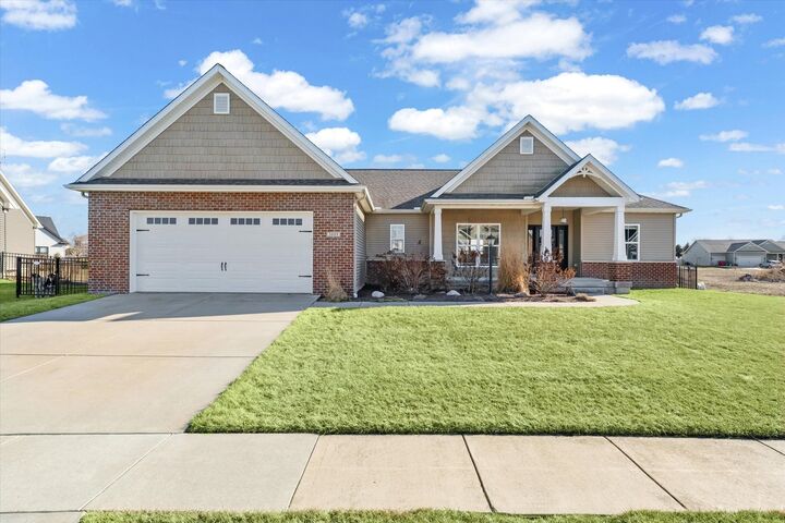 Property Photo:  5009 Abbey Fields Drive  IL 61822 