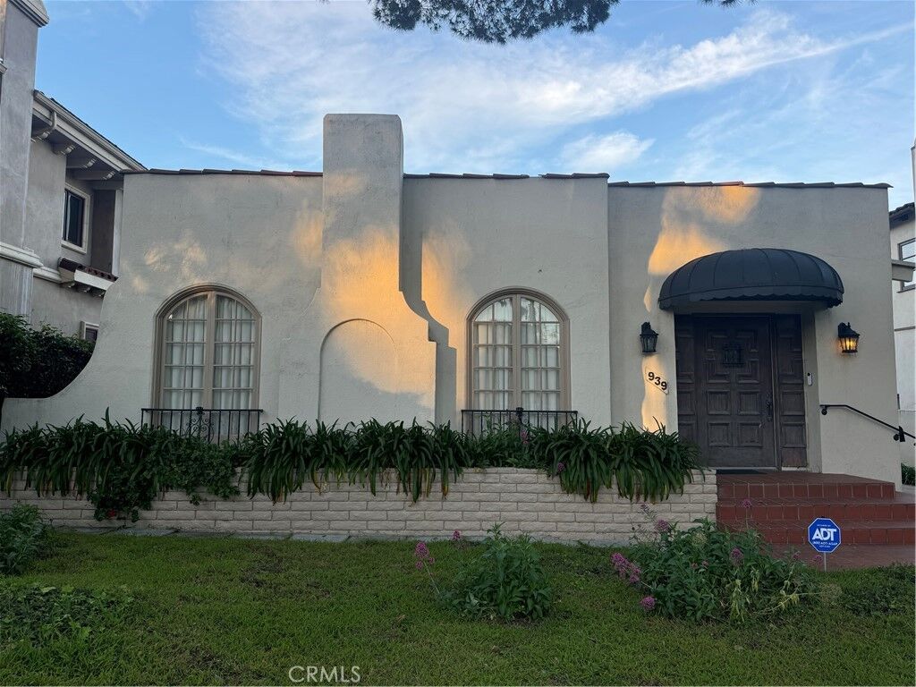 Property Photo:  939 25th St  CA 90403 