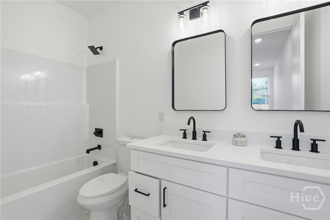 Property Photo: 1228 E Anderson Street A &Amp B GA 31404