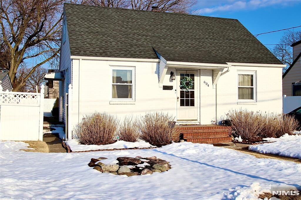 Property Photo:  604 Elm Avenue  NJ 07663 