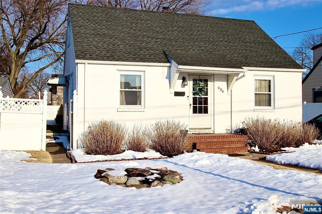 Property Photo:  604 Elm Avenue  NJ 07663 