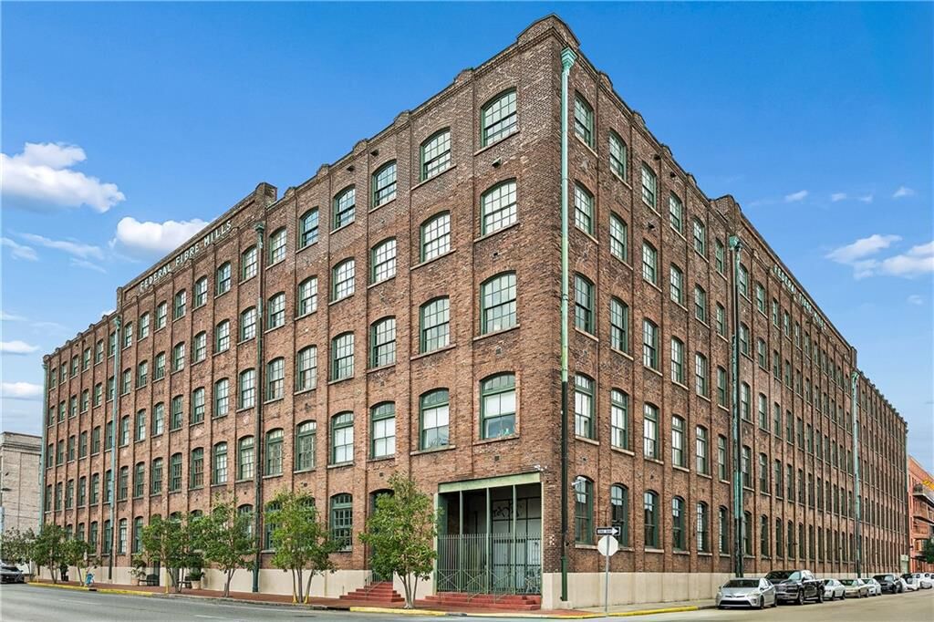Property Photo:  1107 S Peters Street 302  LA 70130 