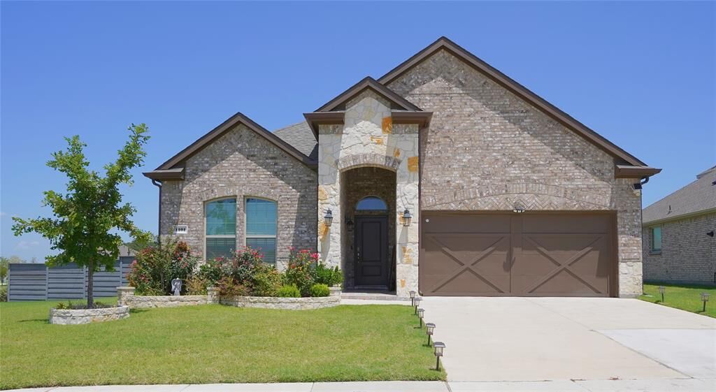 Property Photo:  1101 Ginger Road  TX 76227 