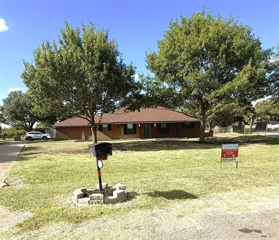 Property Photo:  11 Maree Court  TX 75165 