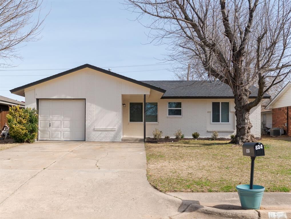 Property Photo:  824 Cedar Crest Drive  OK 73003 