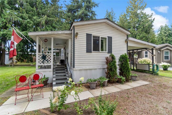 Property Photo: 5161 63 Avenue NE 2 BC V0E 1K0