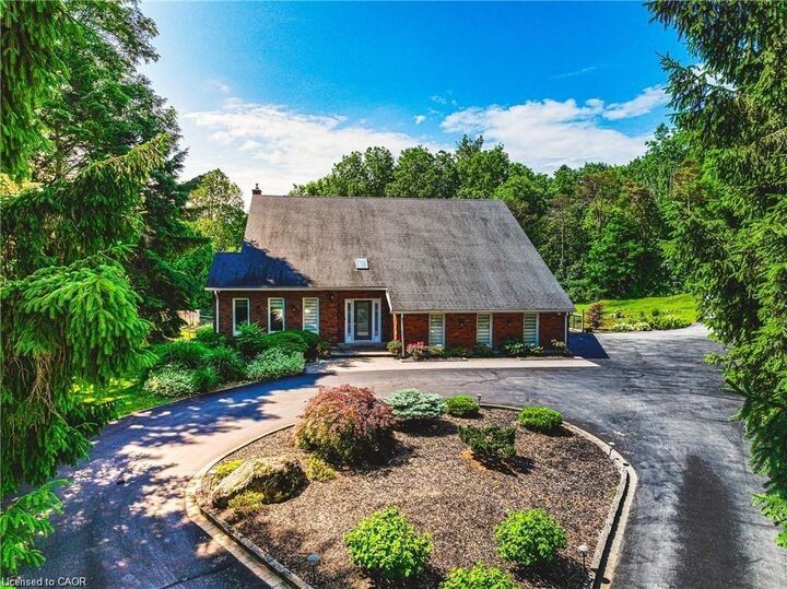 Property Photo:  6 Iris Court  ON L0R 1H3 