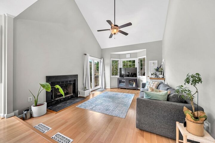 Property Photo:  5 Weybridge Ln 5  MA 01748 
