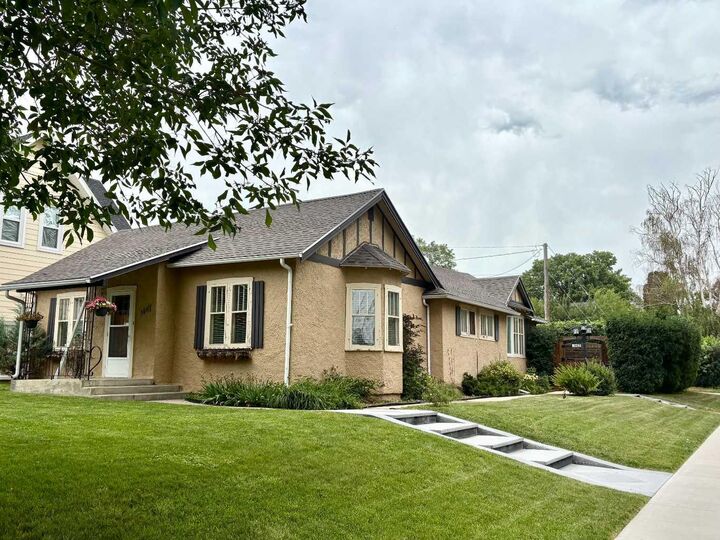 Property Photo: 1407 4 Avenue S AB T1J 0R6