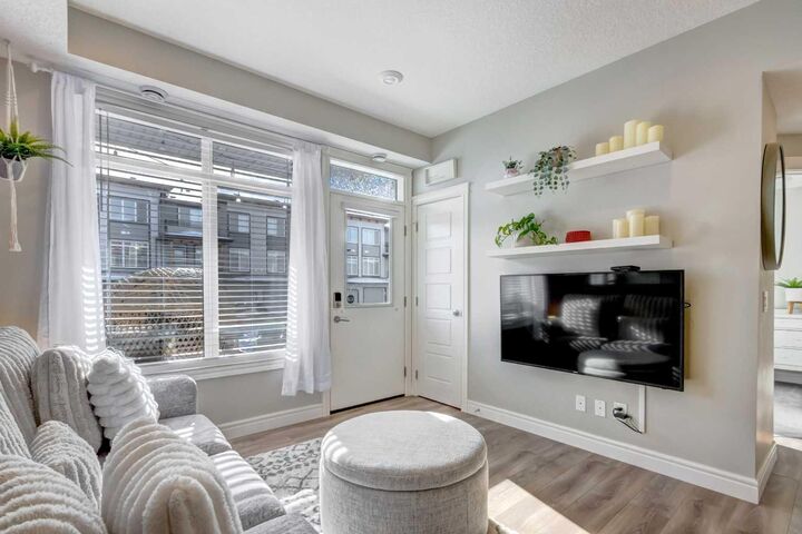 Photo de la propriété:  230 Seton Passage 15  AB T3M 3A7 