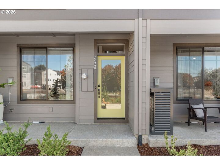 Property Photo: 3429 SE Everwood Ln OR 97123