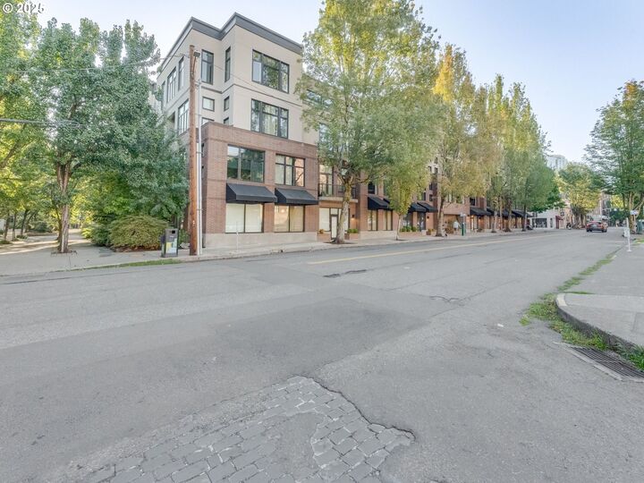 Property Photo:  618 NW 12th Ave 306  OR 97209 