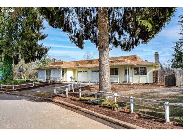 Property Photo: 556 Cinderella Loop OR 97404