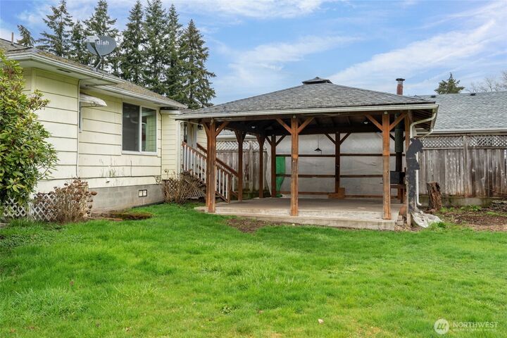 Property Photo:  508  Yew Street  WA 98531 