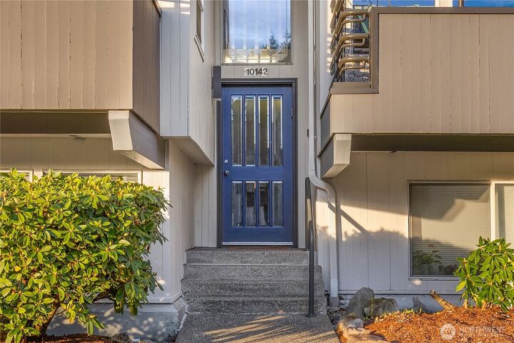 Property Photo:  10142 NE 63rd Street  WA 98033 