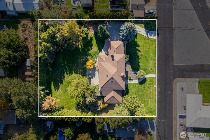 Property Photo: 810 D Street SW WA 98823