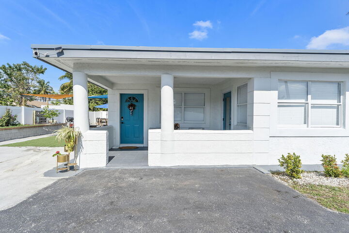 Property Photo: 2629 SW 6th Court FL 33312