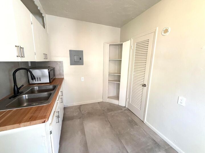 Property Photo: 304 S Ocean Breeze FL 33460