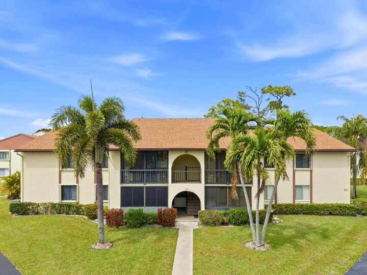 Property Photo:  331 Knotty Pine Circle D-2  FL 33463 