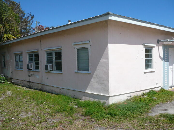 Property Photo:  1400 Delaware Avenue  FL 34950 