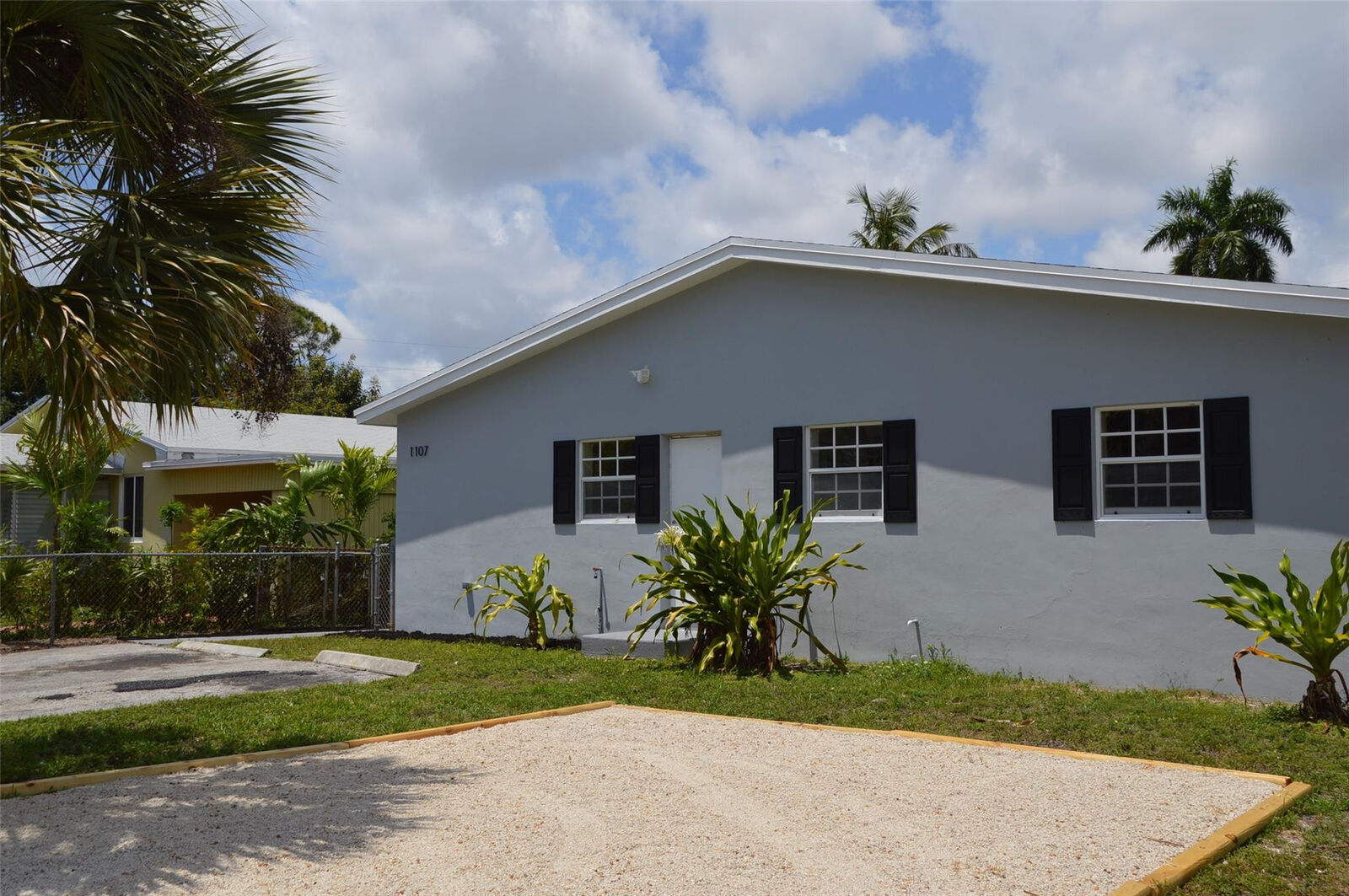 Property Photo: 1107 NW 2nd Avenue A FL 33311
