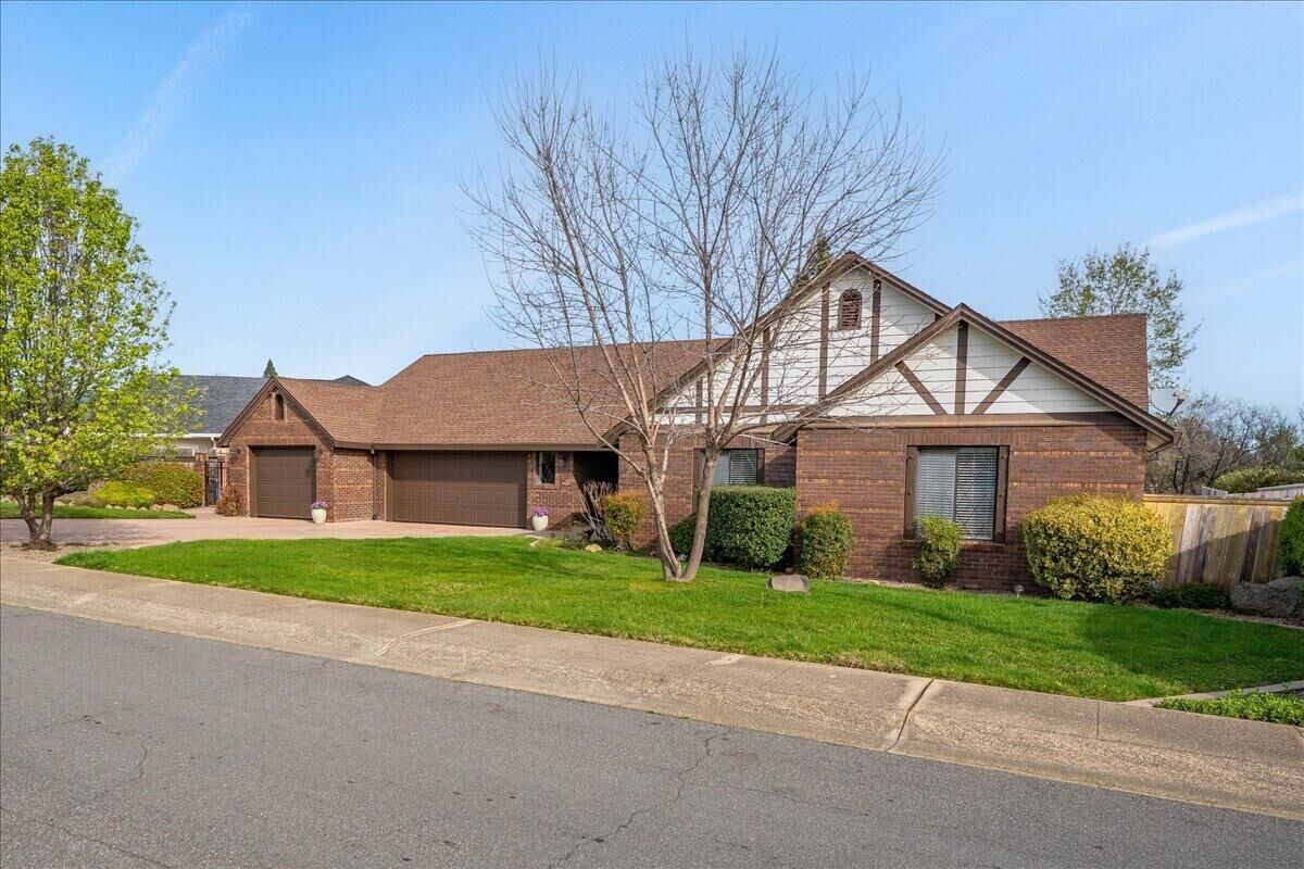 Property Photo: 2860 Panorama Drive CA 96003