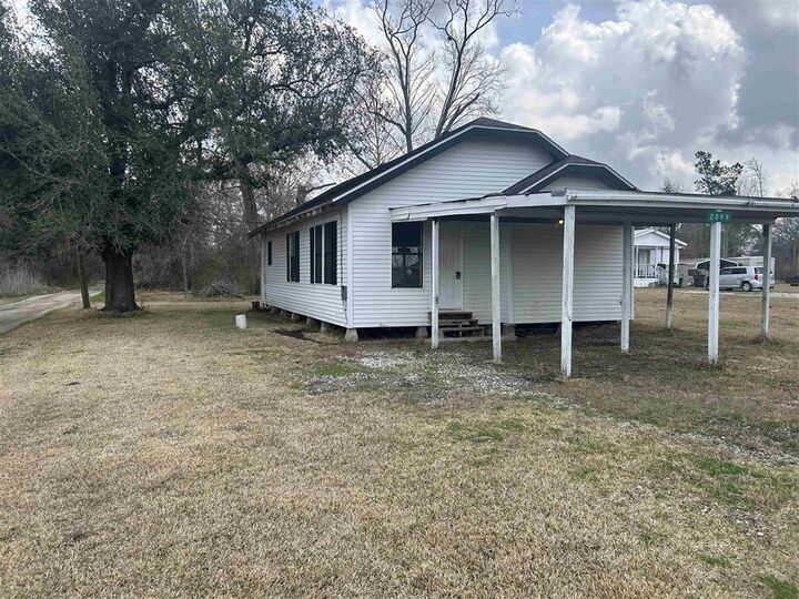 Property Photo: 2099 Claude Hebert Road LA 70615