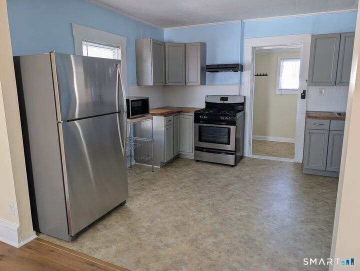 Property Photo:  184 Buckingham Avenue  CT 06460 