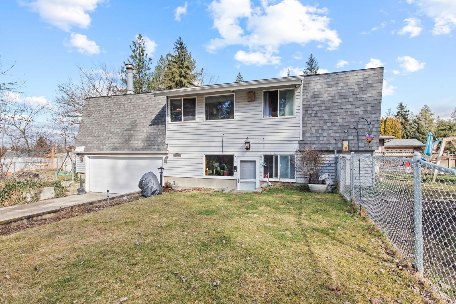 Property Photo: 15621 E Saltese Rd WA 99037